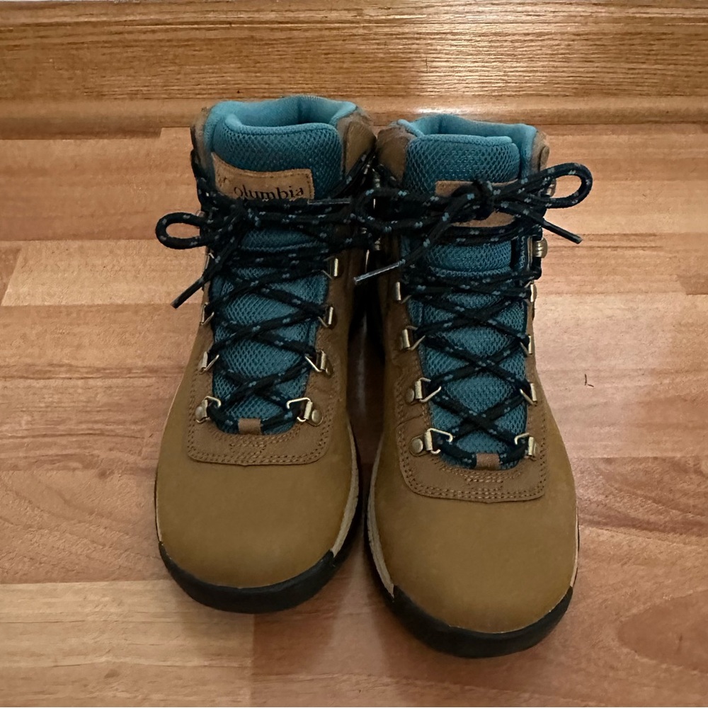 Columbia Women’s Newton Ridge Lightweight Waterproof Hiking Boot